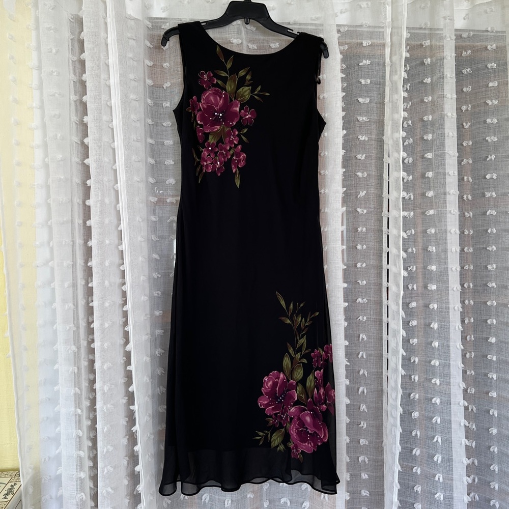 ♥️Beautiful dress with floral design♥️